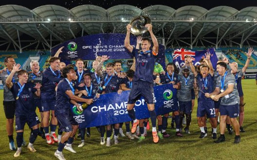 Elenco do Auckland City comemora a conquista da Champions League da Oceania (Foto: Reprodução/Instagram/@officialaucklandcityfc)