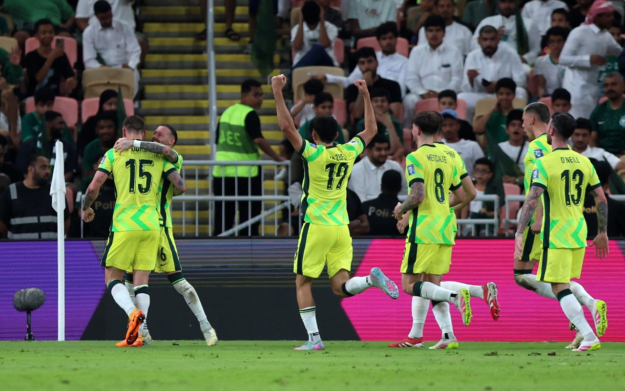 Jogadores da Austrália comemoram gol sobre a Arábia Saudita e vaga na Copa do Mundo (Foto: Divulgação)