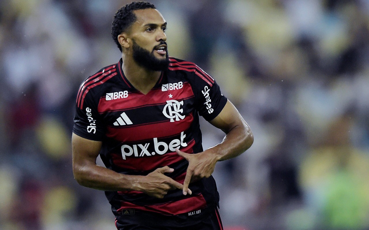 Juninho comemora o gol em Fluminense x Flamengo. (foto: Alexandre Loureiro/AGIF)