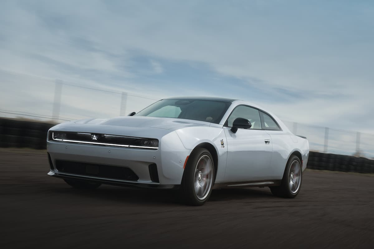 Dodge Charger Daytona será o primeiro modelo a testar o novo tipo de bateria desenvolvido pela Stellantis