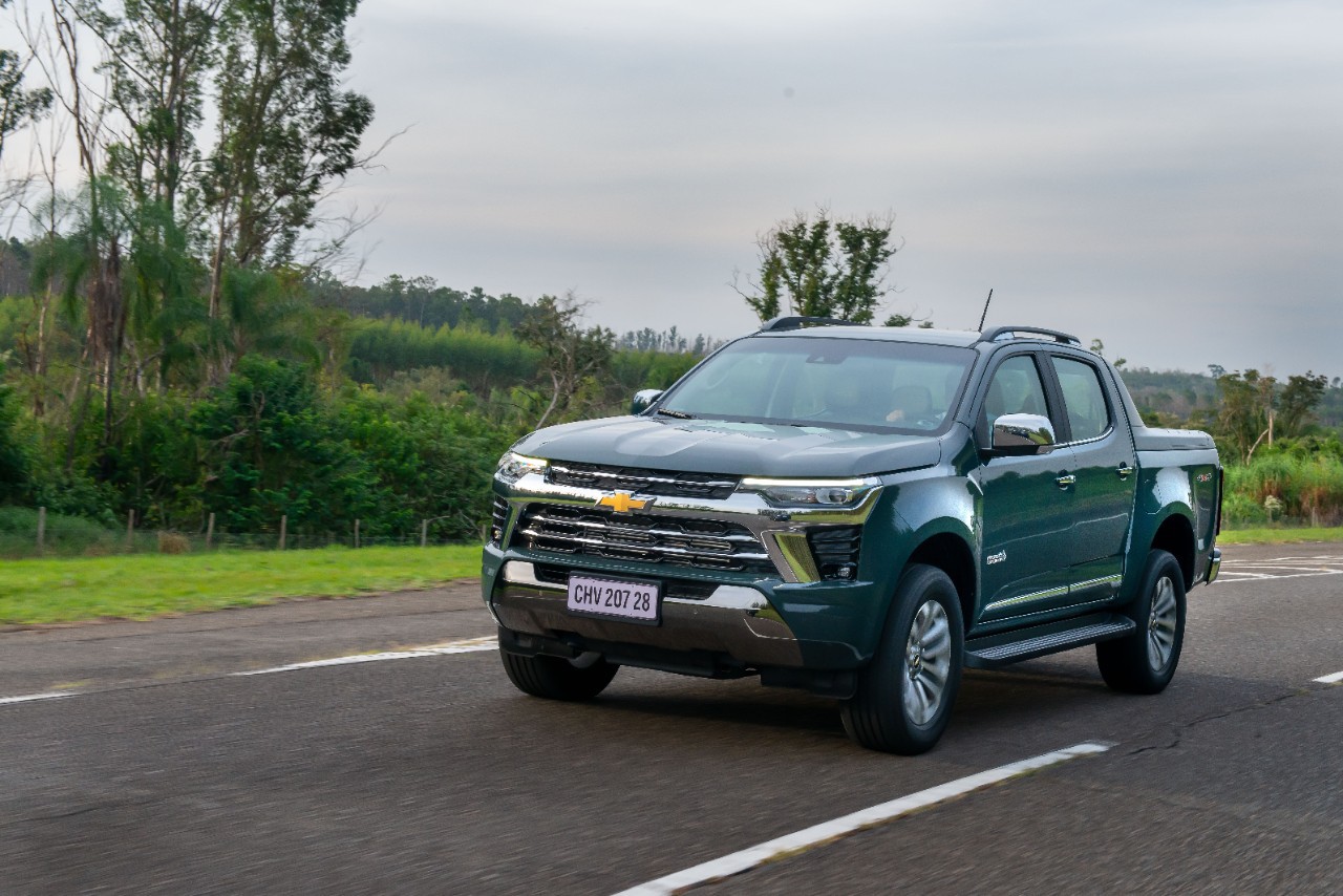 Nova S10 High Country continua abusando dos detalhes externos cromados