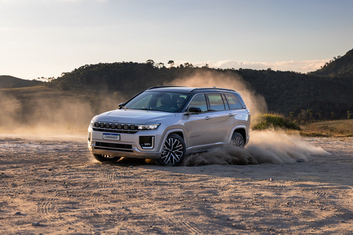 Jeep lança Commander 2026. Nova versão recebeu seu primeiro facelift.