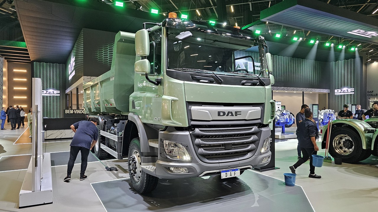 DAF CF Construção é um dos modelos vocacionais lançados pela DAF na Fenatran 2024