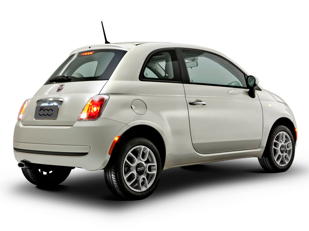 Fiat 500 vendido no Brasil usava motor 1.4 flex, com até 85 cv de potência