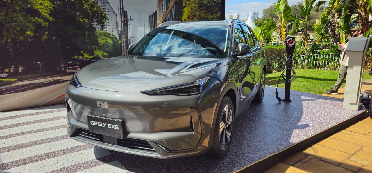 Geely EX5 tem motor elétrico com 218 cv de potência e 32,6 kgfm de torque