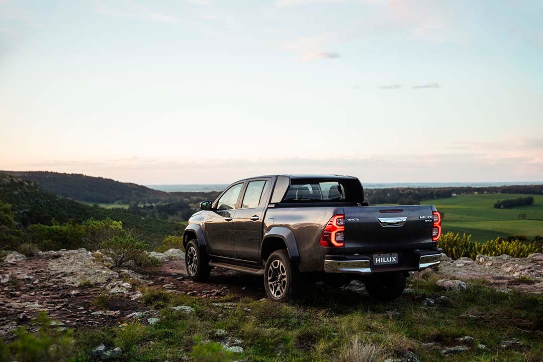 Linha 2025 da Hilux ganhou novas versões e garantia estendida de até 10 anos