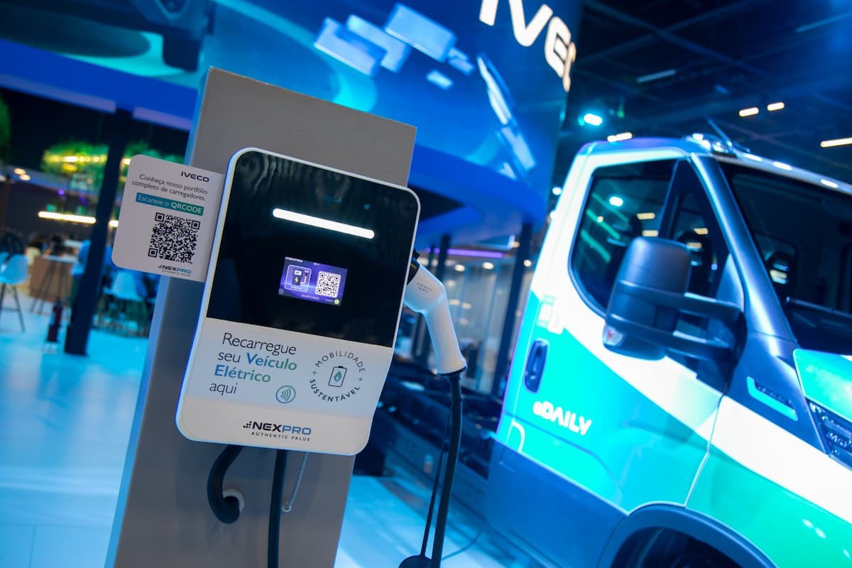 Iveco e Senai-MG firmaram parceria estratégica pela mobilidade sustentável