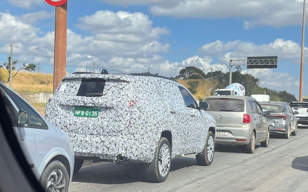Unidade camuflada do Commander 2026 foi flagrada em testes no Anel Rodoviário