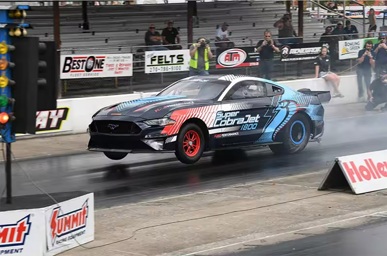 Elétrico Mustang Super Cobra Jet 1800 bateu recorde mundial nos EUA