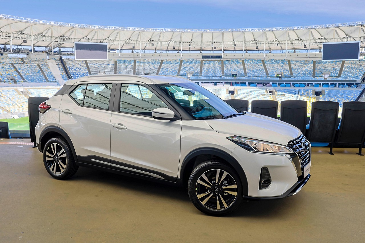 Nissan Kicks Play 2025 foi apresentado em evento realizado no Maracanã, no Rio