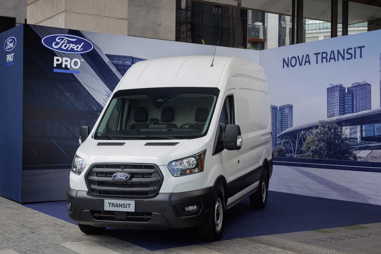 Nova linha 2026 da Ford Transit traz a versão Furgão Cargo como uma das novidades