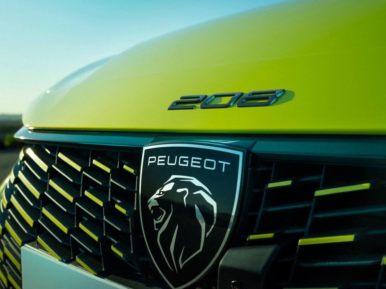 Peugeot 208 trará o novo logotipo da marca francesa na grade dianteira