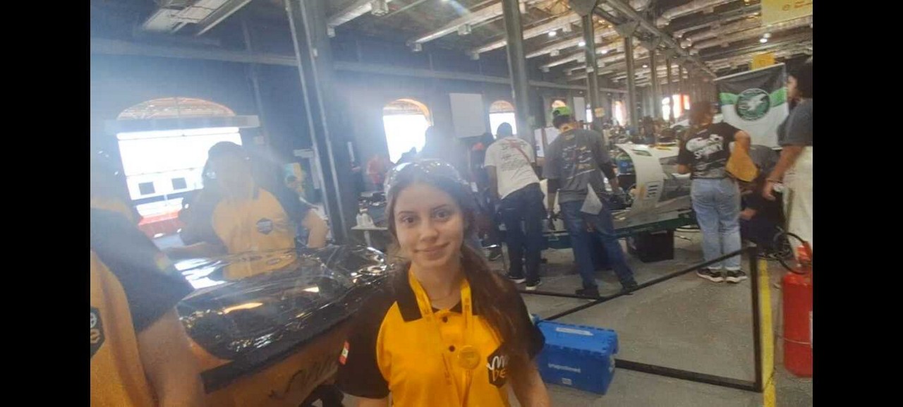 Ângela, uma das pilotos da equipe do Instituto Federal Catarinense, registrou 48,3kg, já contando com os equipamentos de segurança