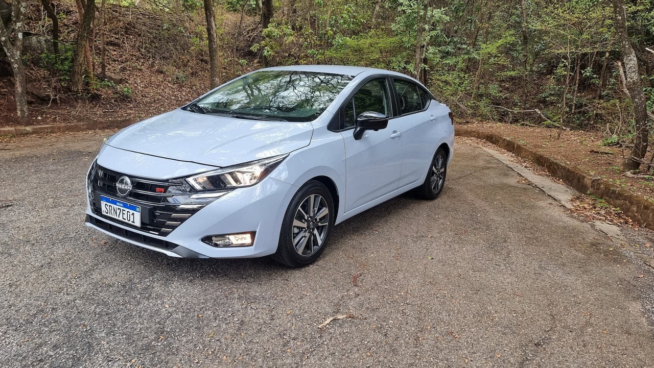 Nissan Versa SR 2025 traz como destaque seu visual 'esportivado'