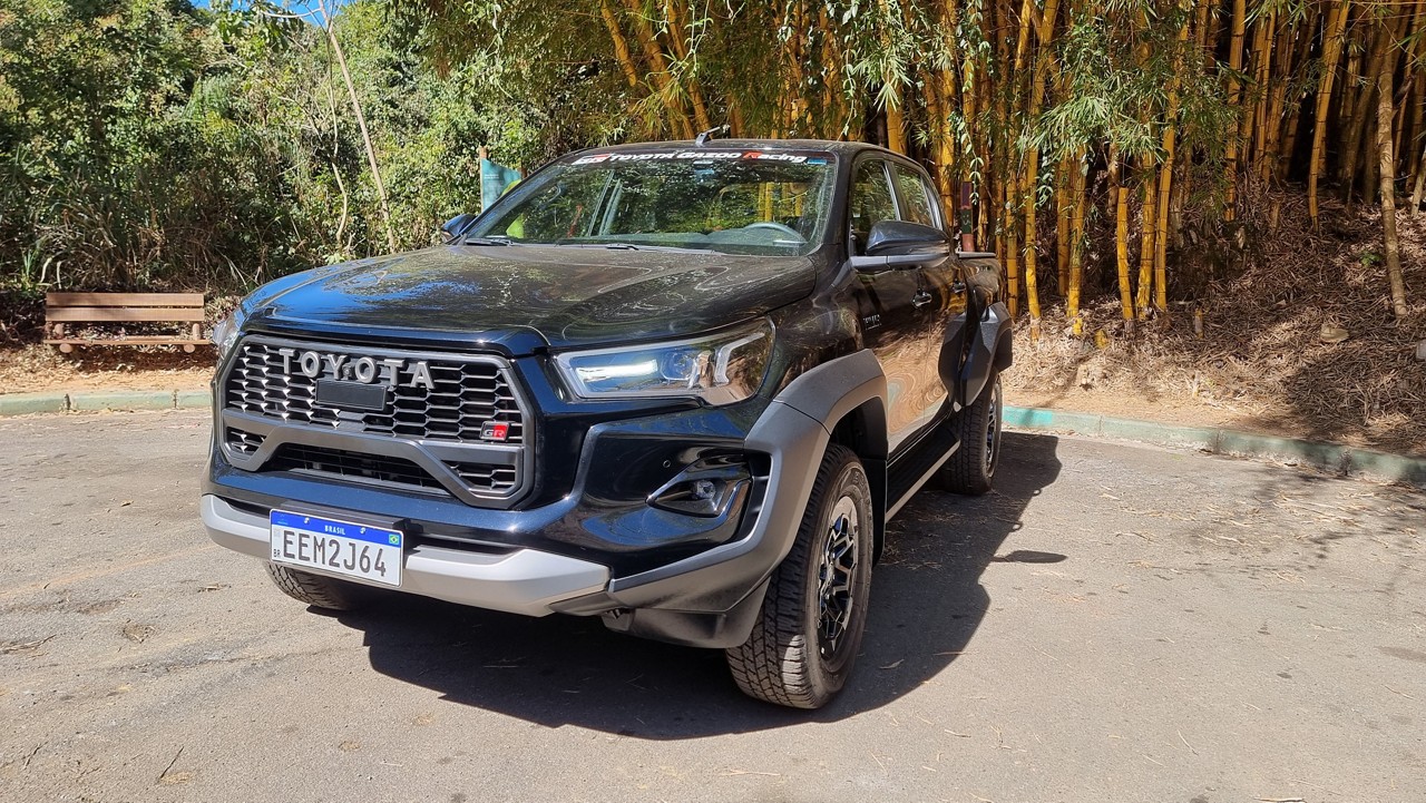 Toyota Hilux GR-Sport oferece esportividade, mas cobra caro por isso