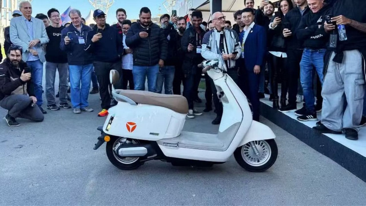 Scooter elétrica da Yadea é capaz de estacionar sozinha