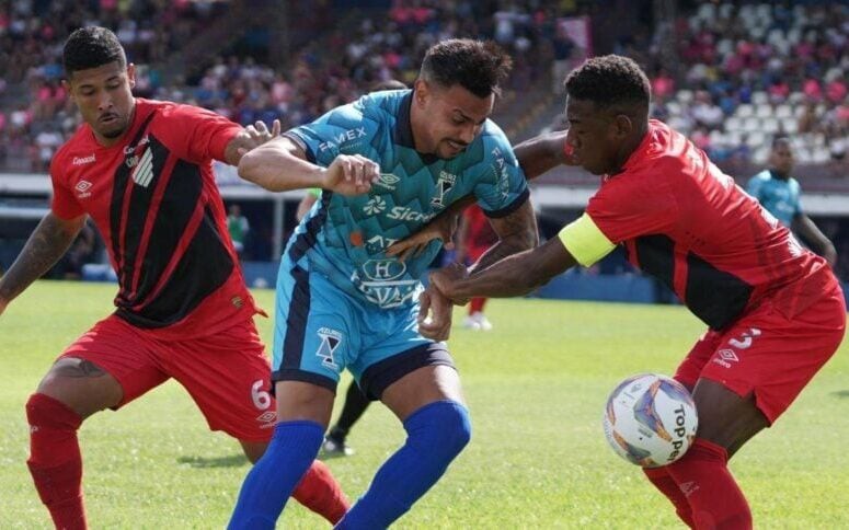 Athletico enfrenta o Azuriz