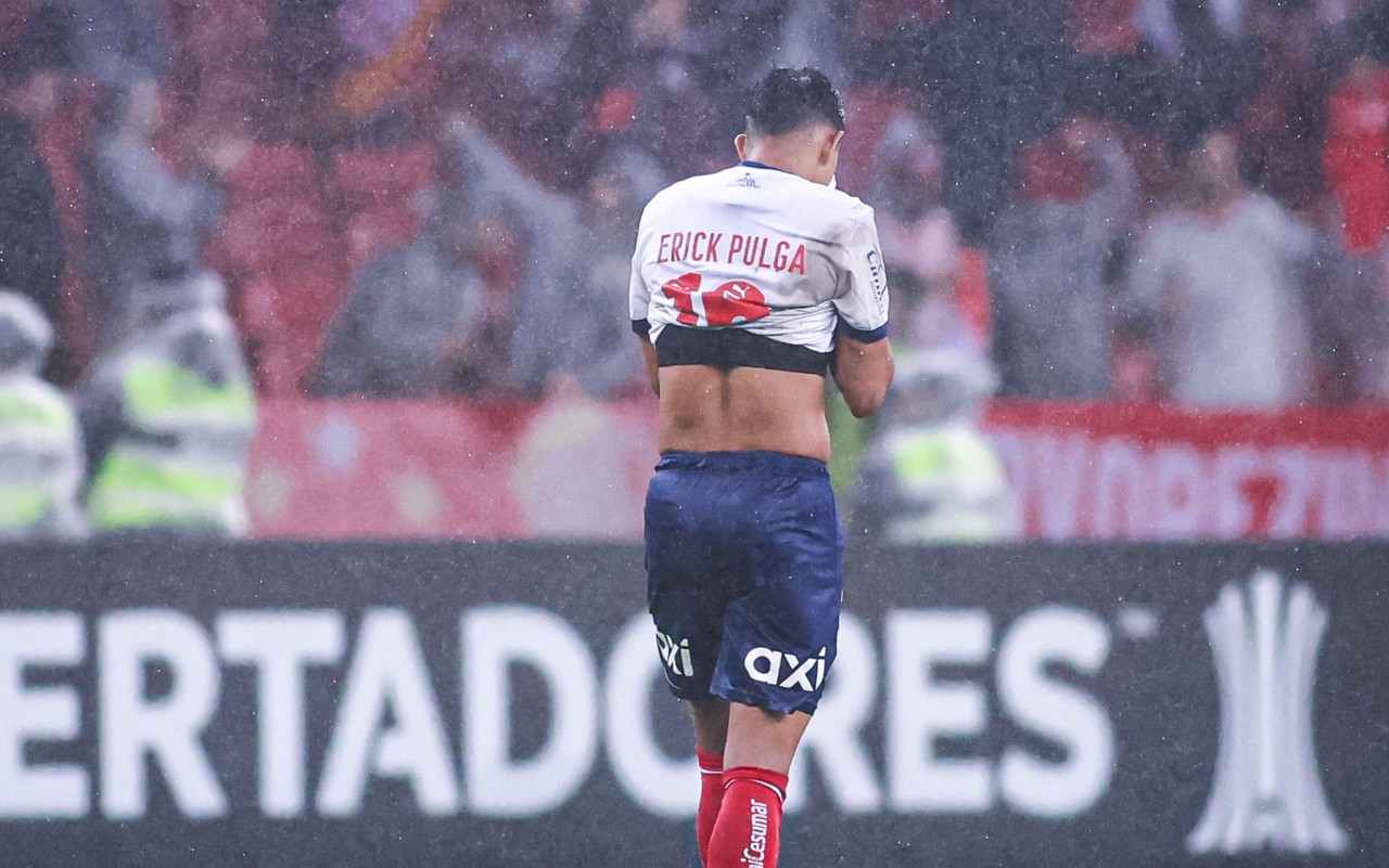 Erick Pulga lamenta eliminação do Bahia no Beira-Rio (Foto: Maxi Franzoi/AGIF)