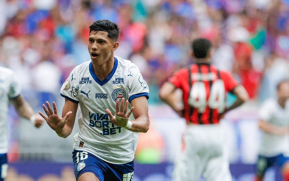 Erick Pulga comemora gol contra o Vitória (Foto: Rafael Rodrigues / EC Bahia)