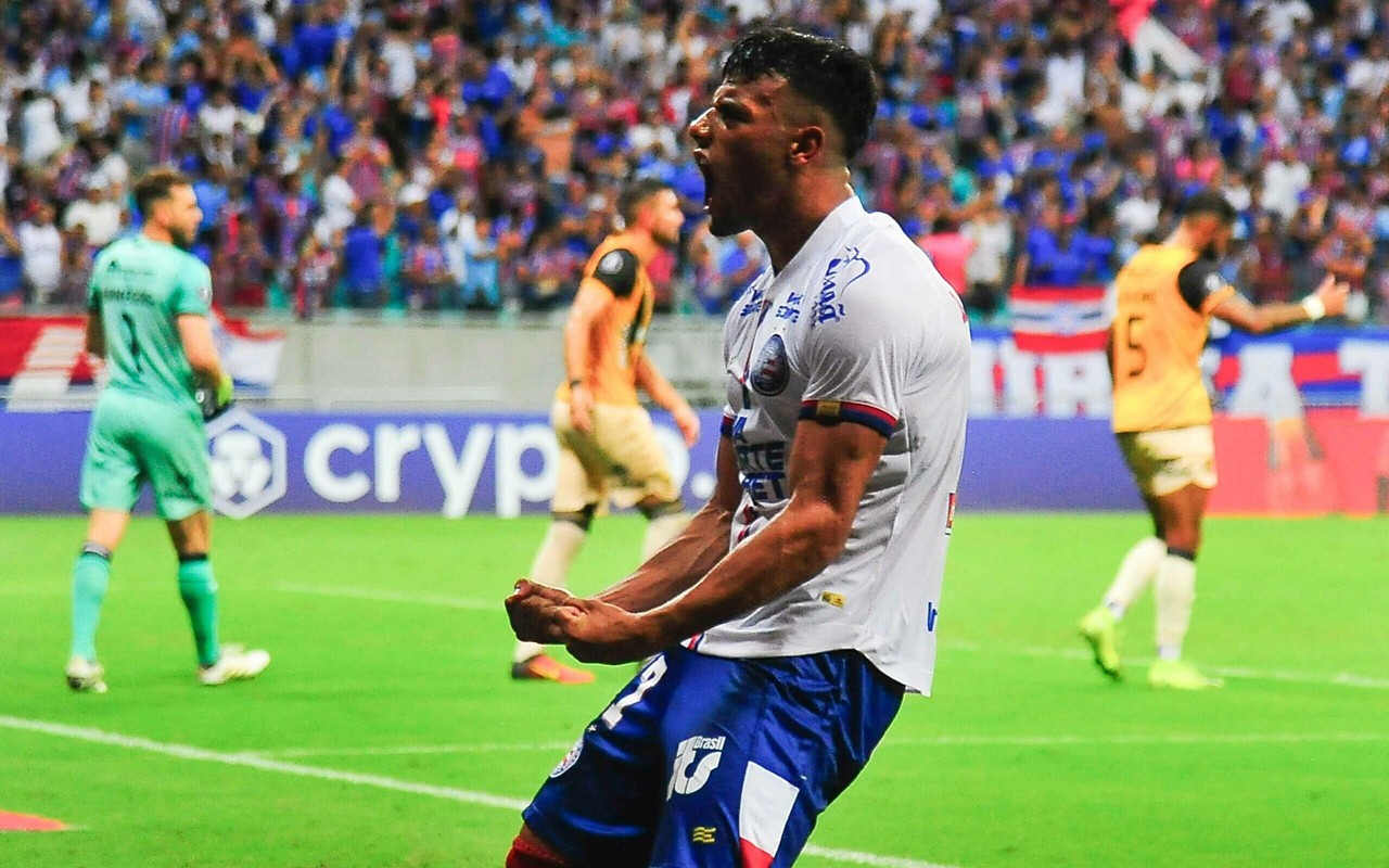 Bahia, de Lucho Rodríguez, passou pelo The Strongest (Foto: Jhony Pinho/AGIF)