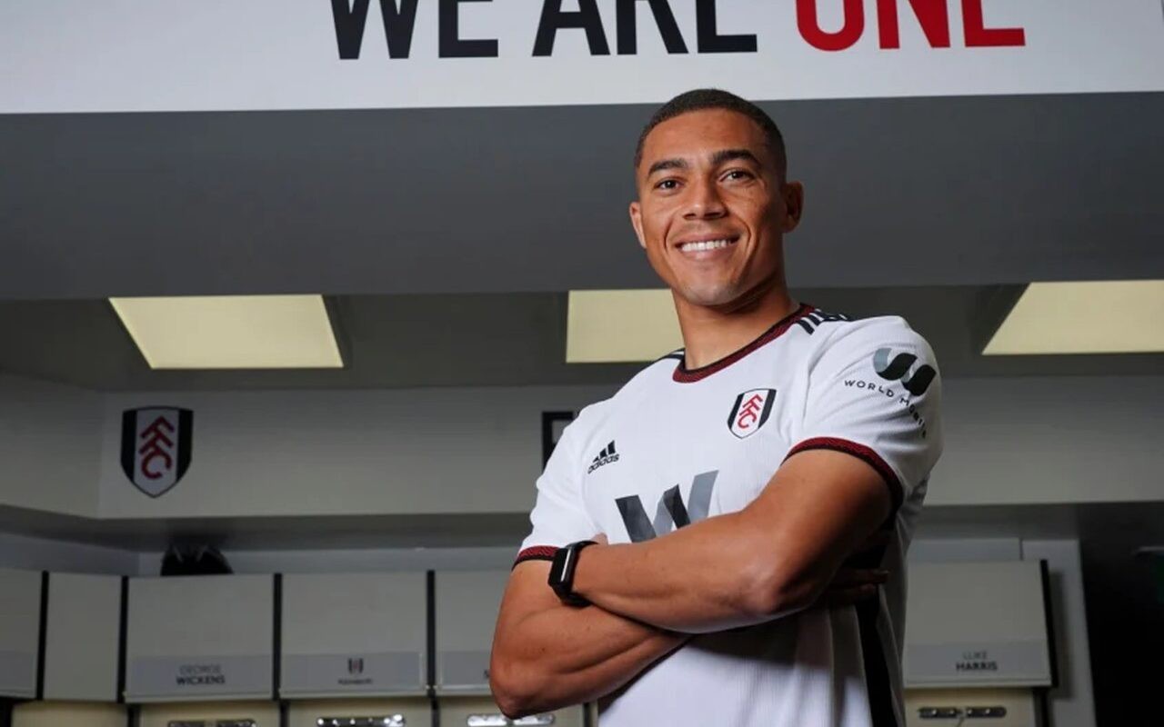 Carlos Vinícius poder reforçar o Corinthians (Foto: Divulgação / Fulham)
