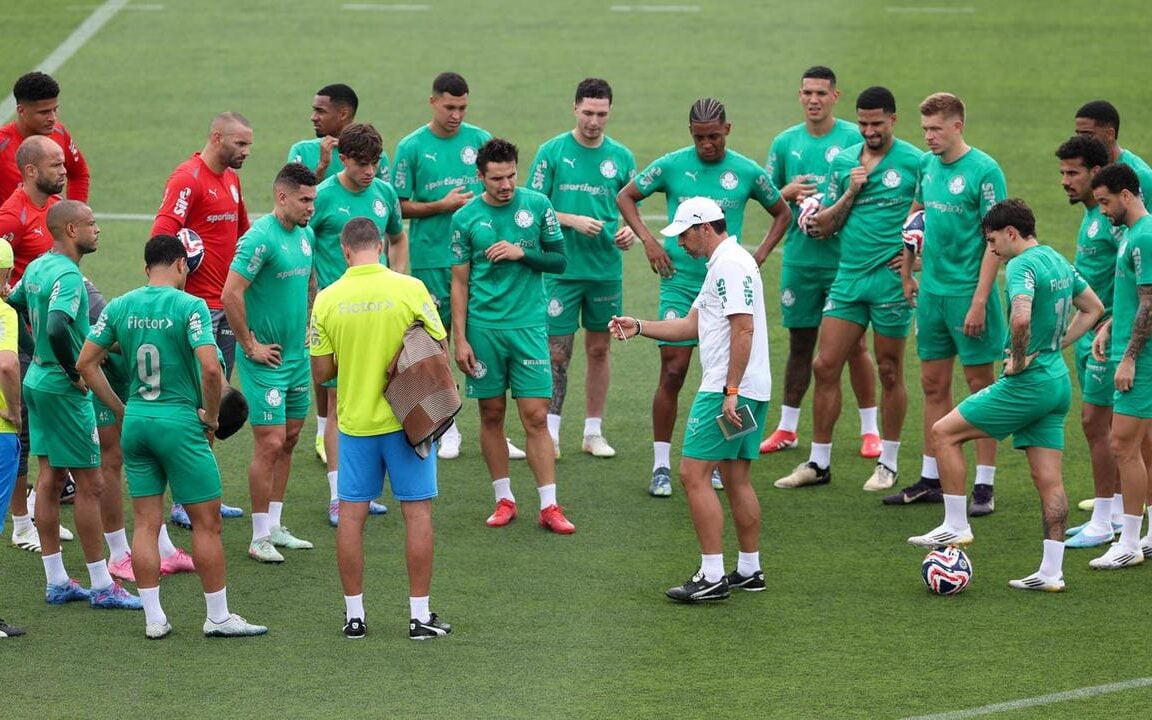 Elenco do Palmeiras durante conversa com Abel Ferreira (Foto: Cesar Greco/Palmeiras)