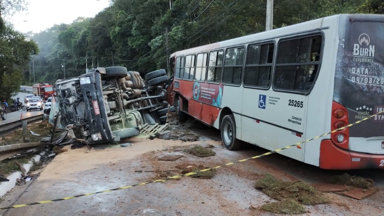 Batida deixou 12 vítimas na MG-030, em Nova Lima