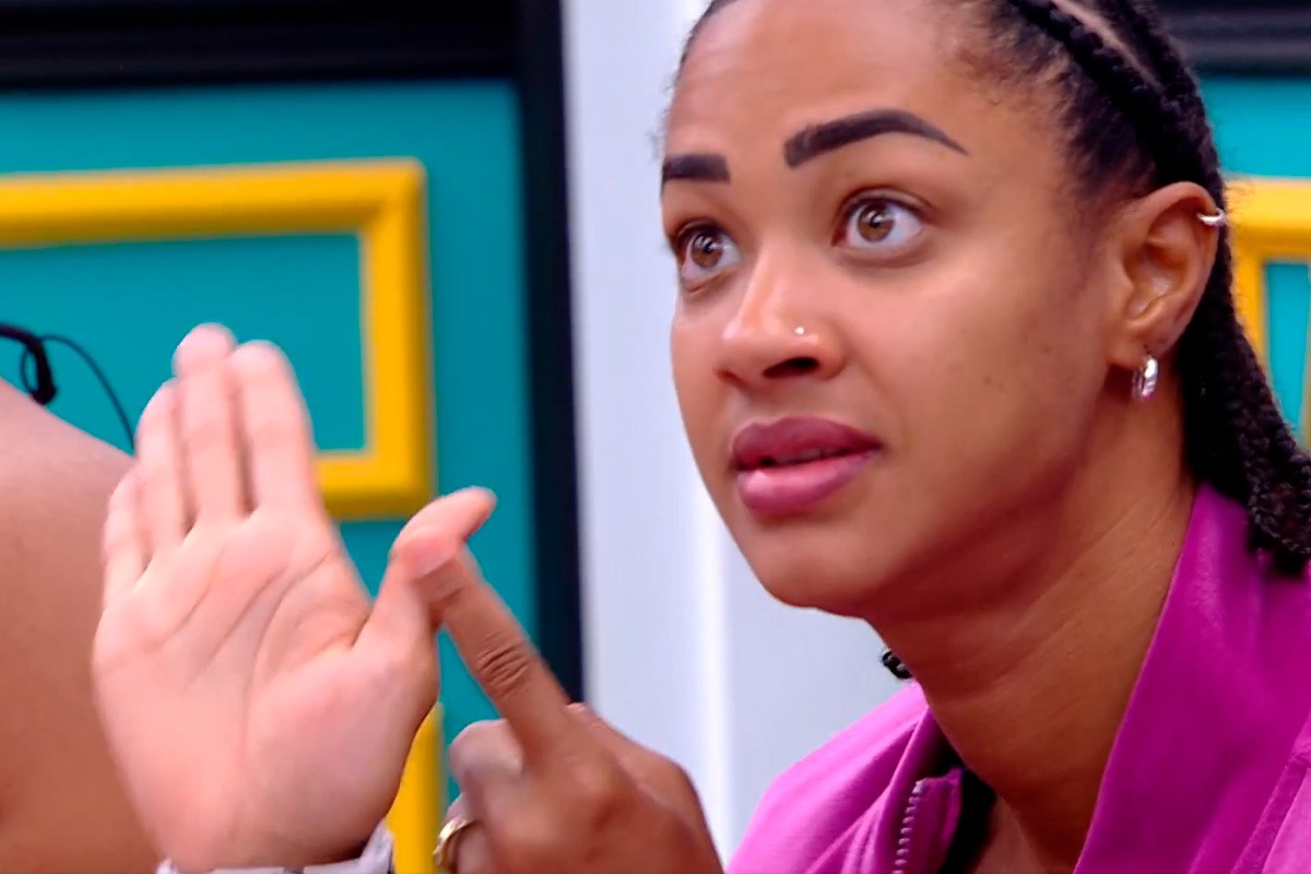 Aliados do Quarto Anos 50 combinam votos e colocam sister no alvo
