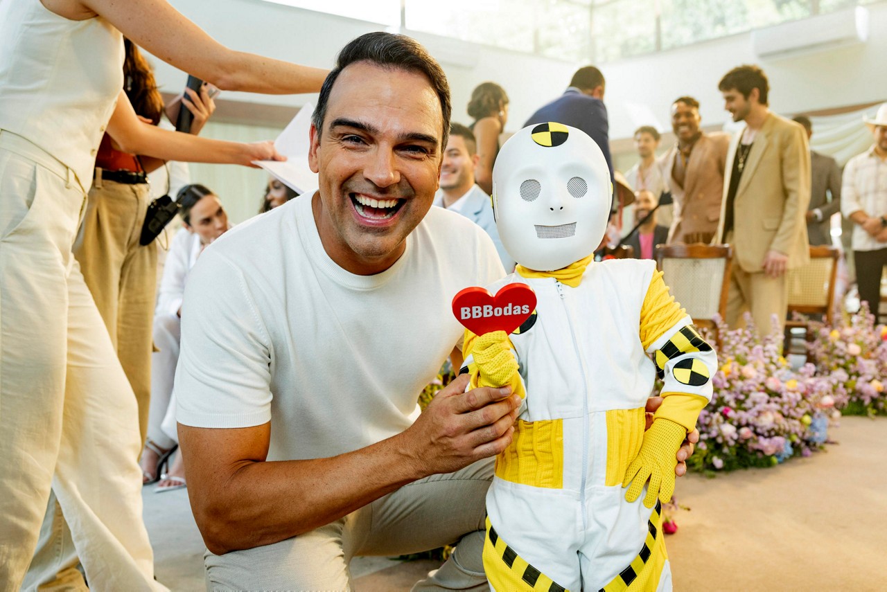 BBB 25 - Bastidores da gravação das chamadas da nova temporada - Tadeu Schmidt e dumminho.