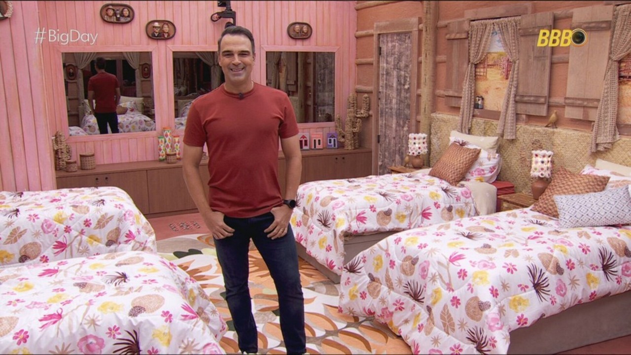 Tadeu Schmidt na casa do BBB 25