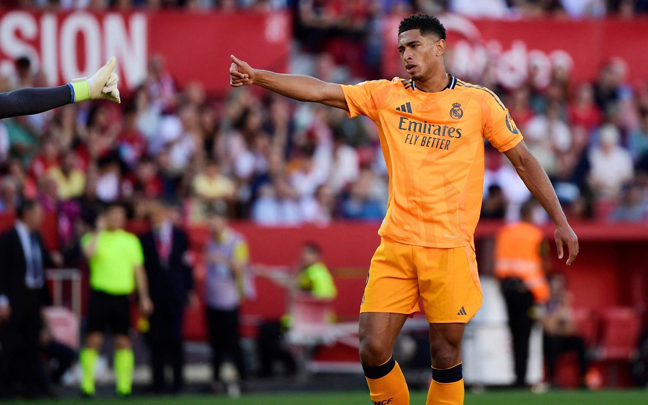 Bellingham em ação pelo Real Madrid diante do Sevilla, na La Liga (Foto: Cristina Quicler/AFP)
