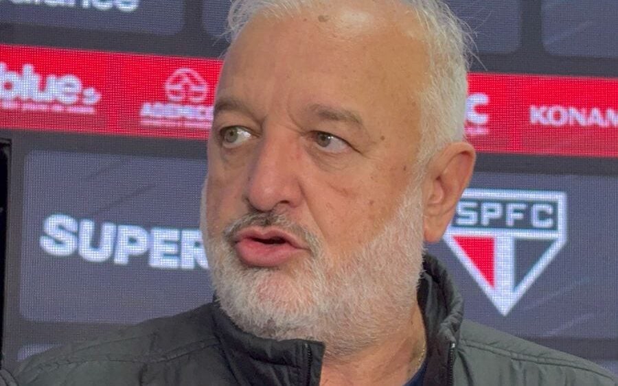 Carlos Belmonte detalha déficit no futebol masculino (Foto: Vitor Palhares/ Lance!)