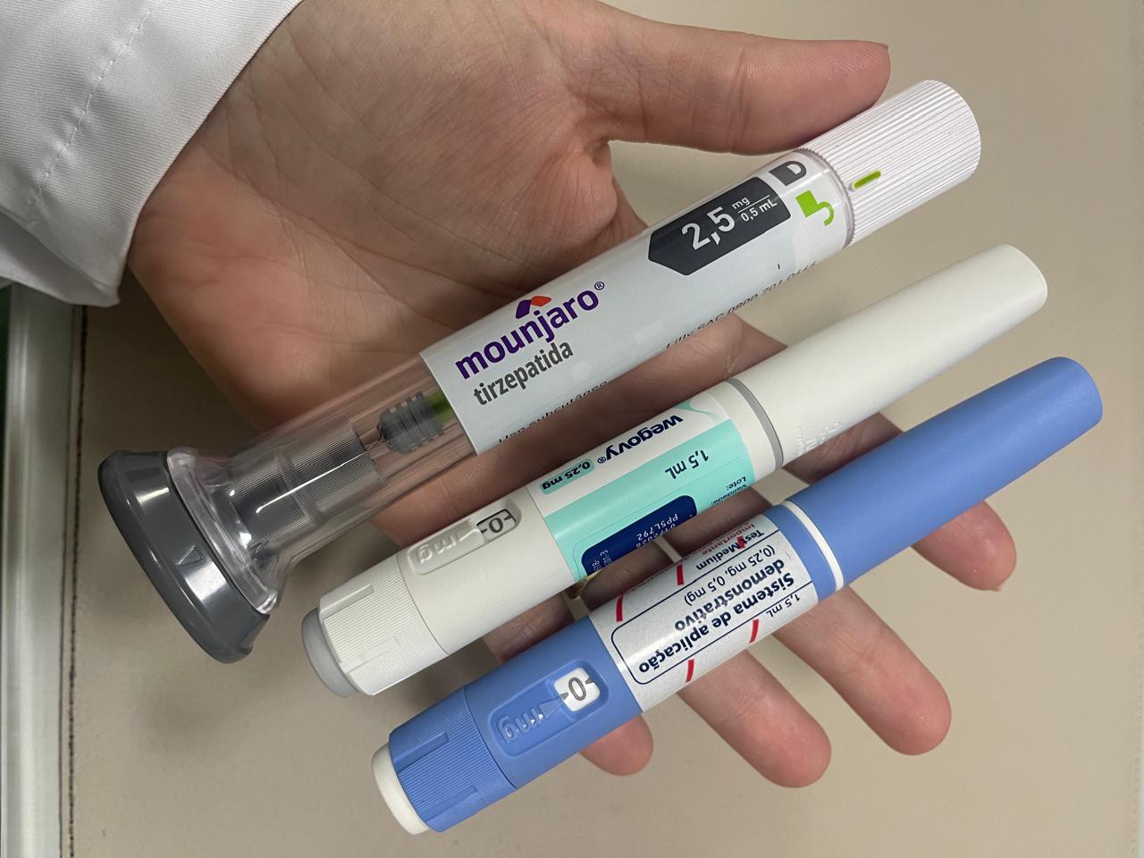 Até o momento, as patentes de Ozempic, Wegovy e Mounjaro não caíram; portanto, não há versão genérica, “similar”, manipulada ou legalmente paralela dessas medicações