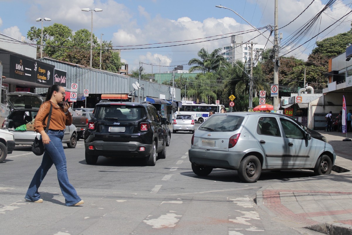 Campanha Maio Amarelo conscientiza motoristas e pedestres sobre segurança no trânsito