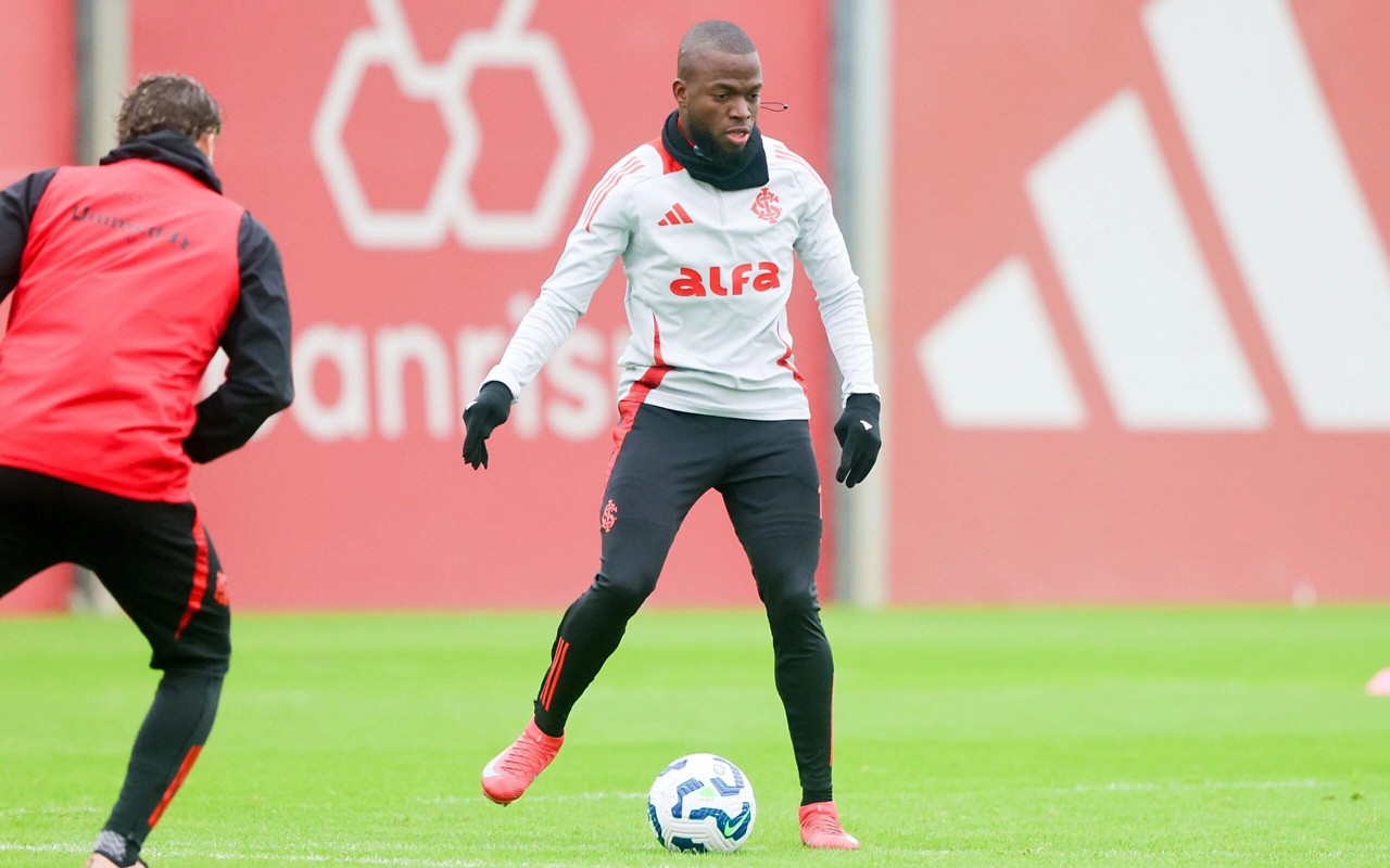 Valencia durante treino no CT Parque Gigante (Foto: Ricardo Duarte/ SC Internacional)