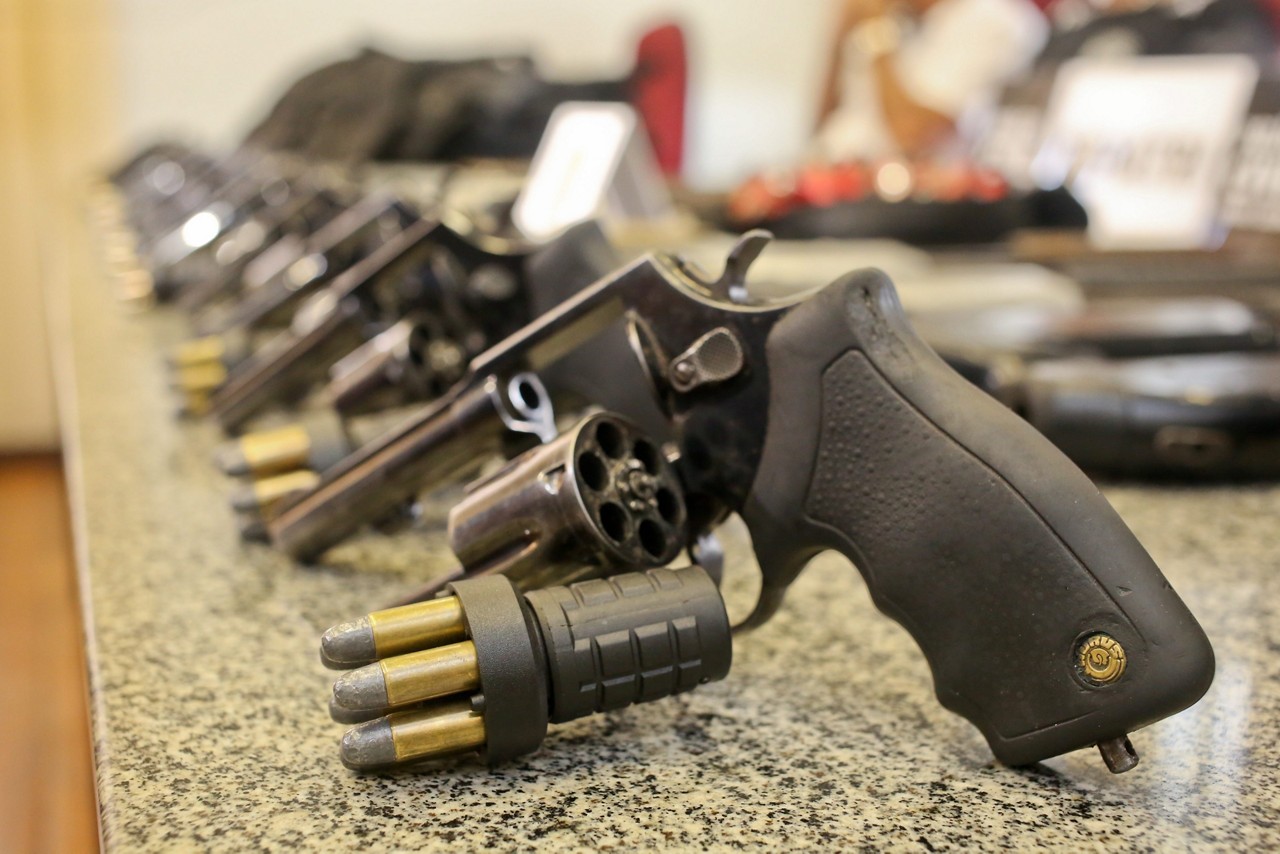 Armas de fogo são constantemente alvos de campanhas contrárias por parte da esquerda. Por que as facas também não são?