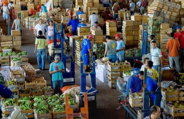 Otimização de processos envolve revisar fluxos de trabalho para reduzir desperdícios