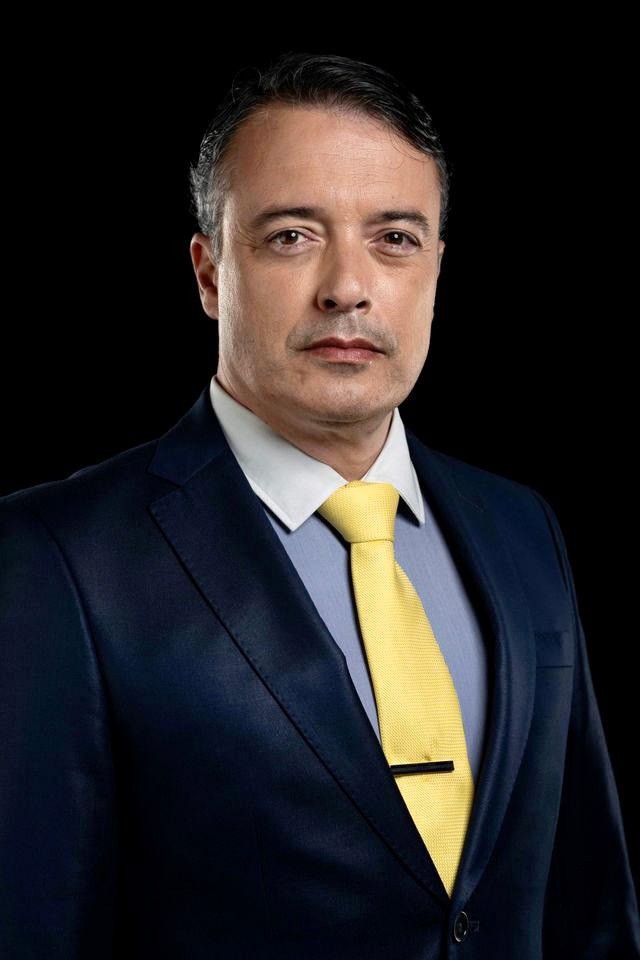 Lucas Neves, advogado