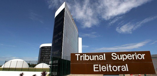 A substituição do financiamento privado pelo público seria um daqueles exemplos em que “pior a emenda que o soneto”?