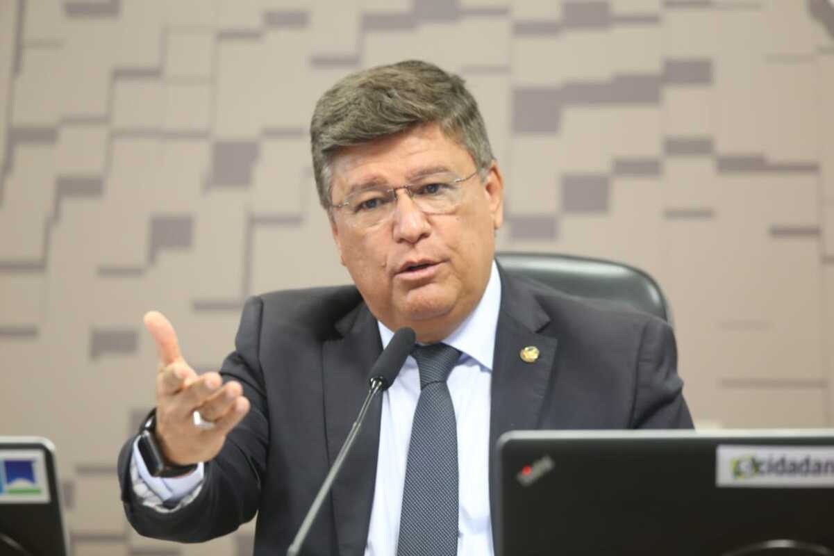 Oposição ignorou indicações de Alcolumbre e Motta e elegeu Carlos Viana (Podemos-MG) presidente da CPMI do INSS; relator será o deputado Alfredo Gaspar (União Brasil-AL) por opção do senador