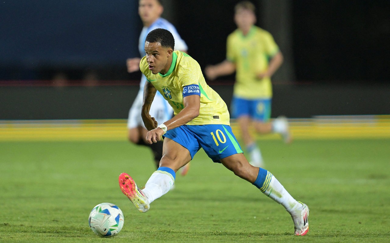 Brasil foi goleado pela Argentina na estreia (Foto: JUAN BARRETO / AFP)