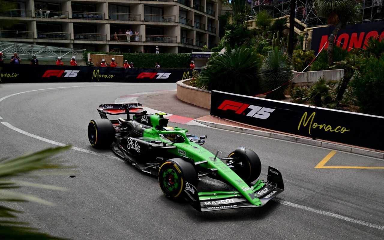 Gabriel Bortoleto, da Sauber, em ação no TL 1 do GP de Mônaco (Foto: Andrej ISAKOVIC / AFP)