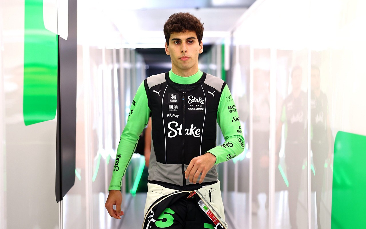 Bortoleto encontrou tempo para visitar a sede da Sauber, em Hinwil, na Suíça (Foto: Sauber)