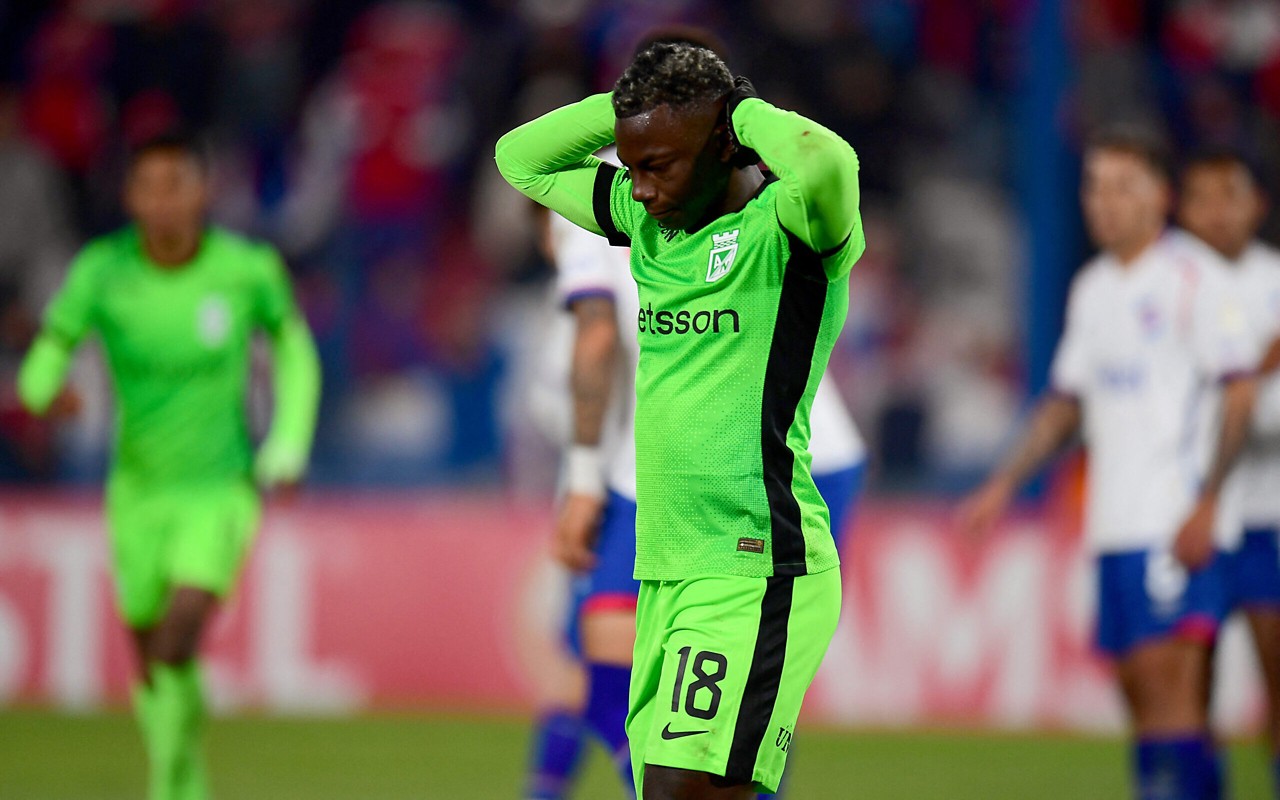 Atletico Nacional's forward #18 Marino Hinestroza reacts during the Copa Libertadores group stage football match between Uruguay's Nacional and Colombia's Atletico Nacional at the Gran Parque Central stadium in Montevideo, on May 28, 2025. (Photo by Dante FERNANDEZ / AFP)