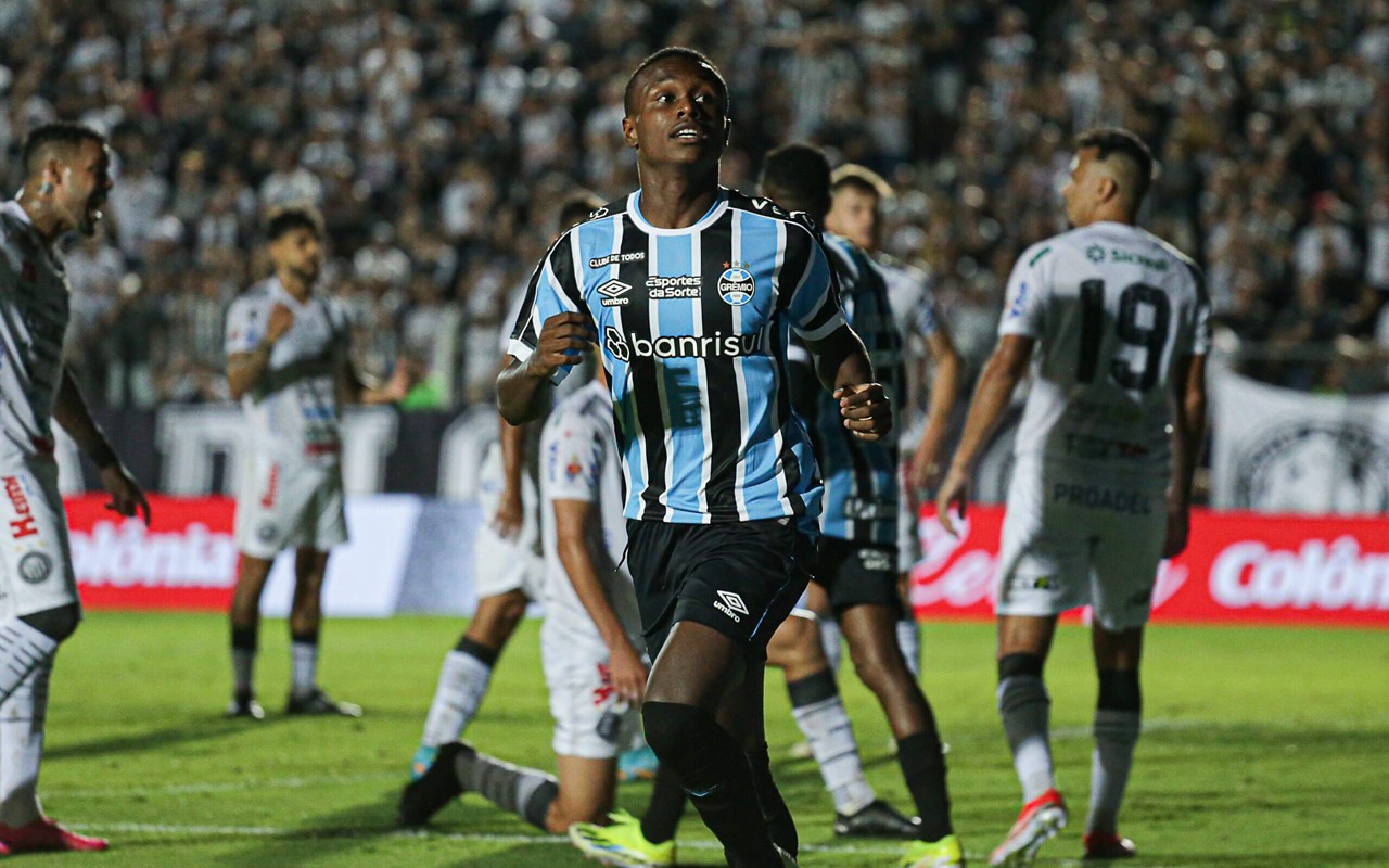Nathan Fernandes está disputando o Sul-Americano com a Seleção Brasileira sub-20 (Foto: Giovani Baccin/AGIF)