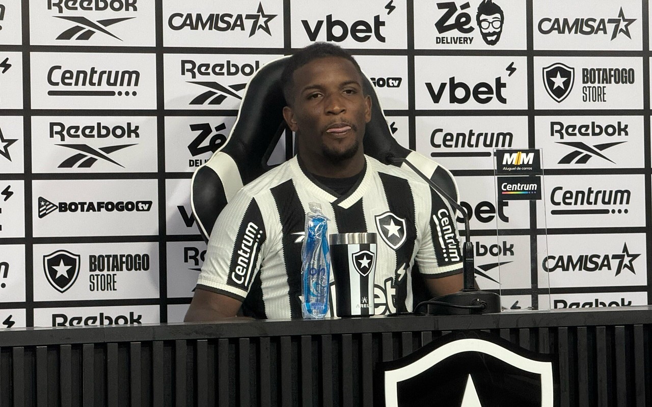 Elias Manoel em sua apresentação no Botafogo (Foto: Divulgação/Botafogo)