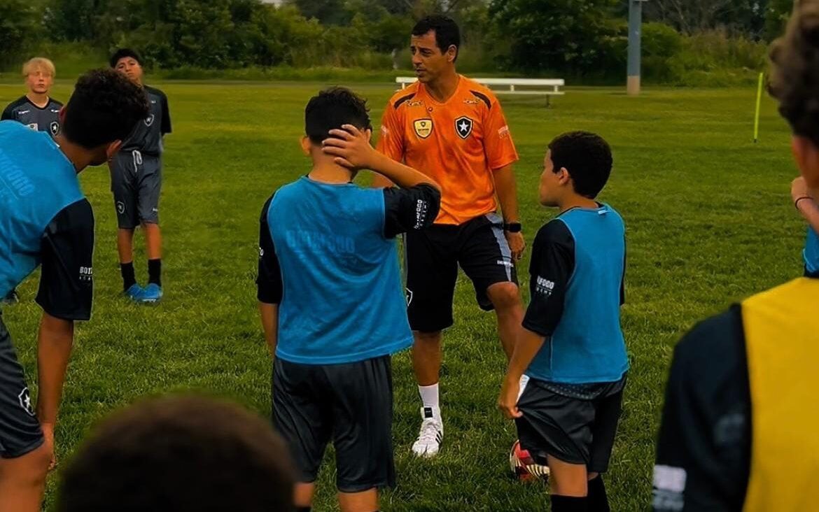 Com camps para crianças e adolescentes, Botafogo internacionaliza a marca (Foto: Divulgação/Botafogo Academy)