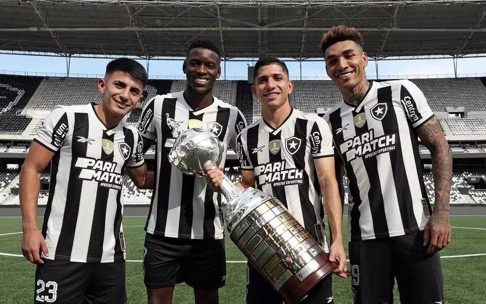 Thiago Almada, Luiz Henrique, Savarino e Igor Jesus foram campeões da Libertadores com o Botafogo. (Foto: Vítor Silva/Botafogo)