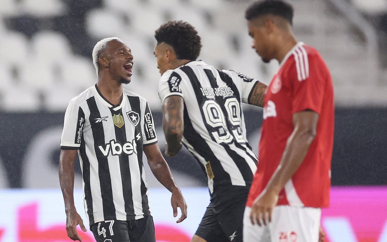 Igor Jesus comemora primeiro gol da goleada do Botafogo (Foto: Vitor Silva/Botafogo)