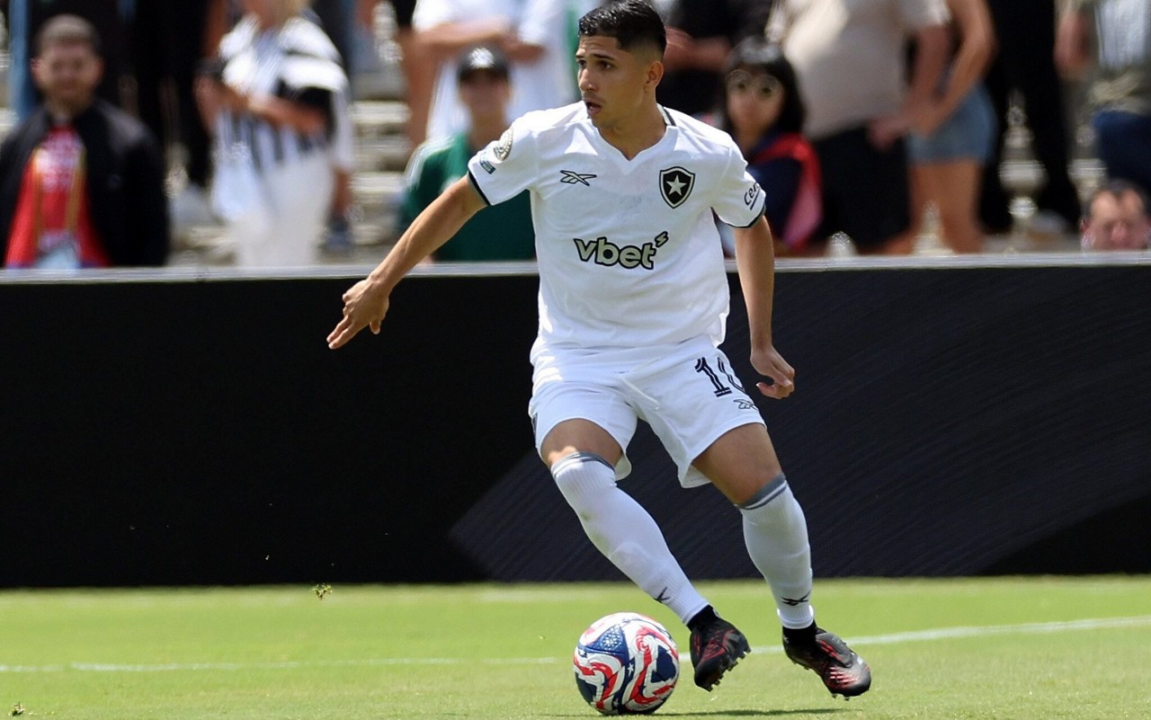 Savarino teve a bola do jogo contra o Atlético de Madrid, mas desperdiçou (Foto: Vitor Silva/Botafogo)